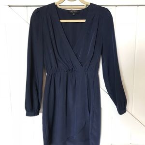 Navy blue v-neckline long sleeve dress
